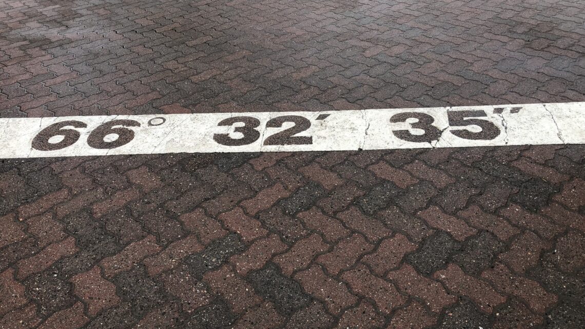 Polarkreis, Überschreitung im Regen.